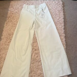 BRAND NEW ZARA MARINE STRAIGHT LEG JEANS WHITE SIZE 26 or a 4